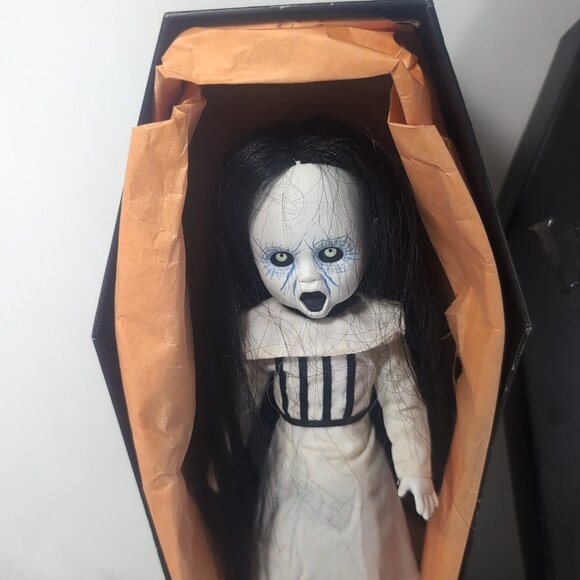 Mezco Toyz Living Dead Dolls Series 16 Eleanor Doll w/ Certificate - No Costume - Picture 2 of 15